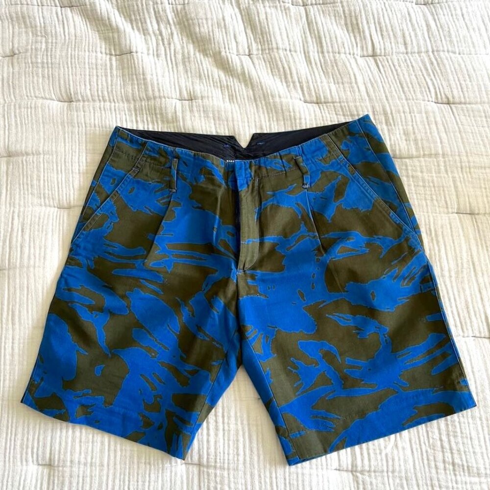 Marc by Marc Jacbos Rare Blue and Green Camo Pattern Men's Pleated Shorts